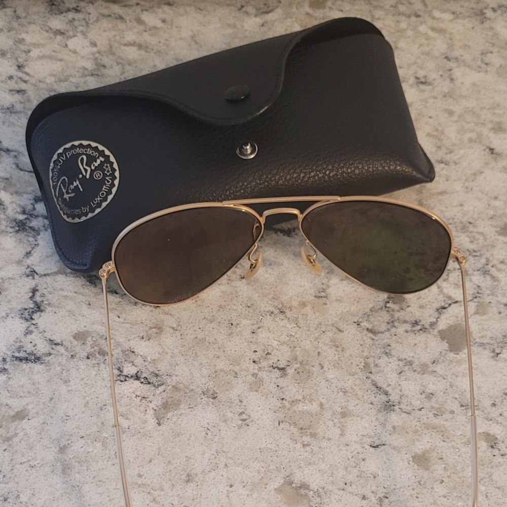 RayBan Aviators - Picture 3 of 3